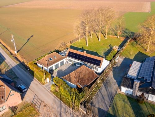                                        Villa te koop in Néchin, € 639.000
