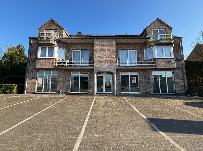 Dit pand kent een uitstekende ligging in Hasselt en is volledig instapklaar.Voor meer info ga naar https://www.era.be/nl/te-huur/kuringen/handelspand/