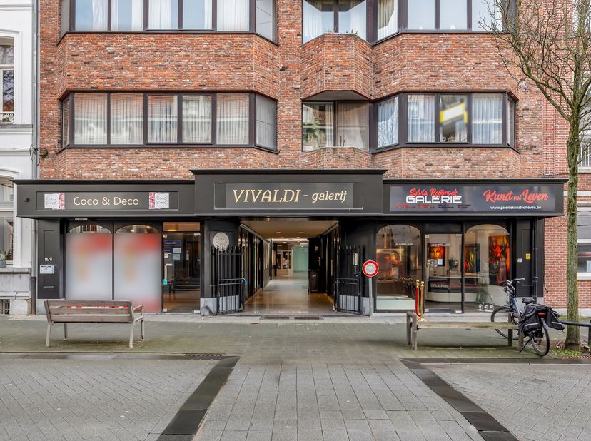 Te koop: 3 Unieke winkelpanden met verschillende oppervlakten in de Vivaldi Galerij, gelegen in het hart van Turnhout! Deze commerciële locatie, tusse