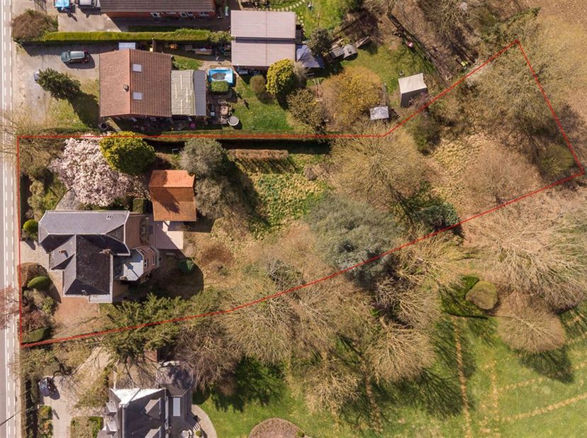 Unieke ingenieurswoning in Franse Manoirstijl, gebouwd aan het einde van WOI.&lt;br /&gt;
Deze klassevolle woning is gelegen op een mooi perceel van ongevee