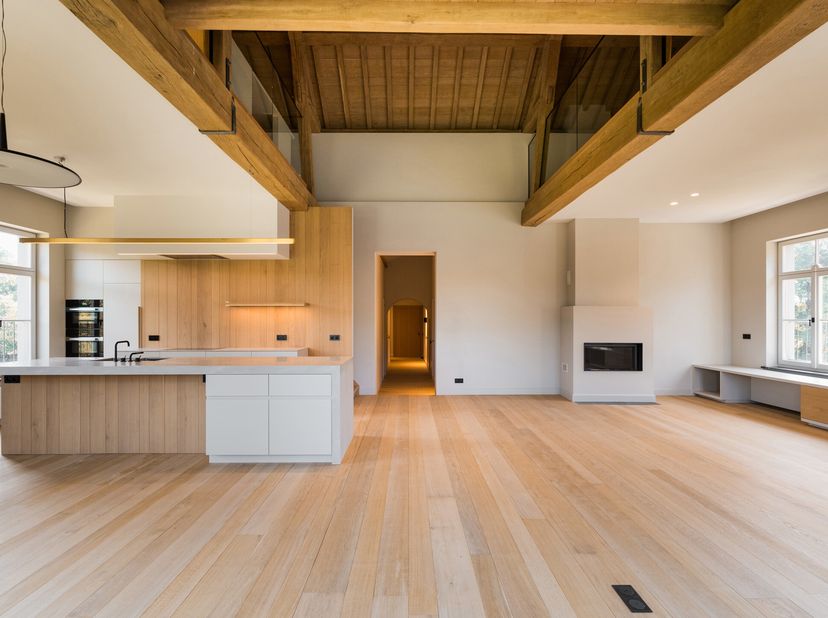 RHODE-SAINT-GENÈSE  Quartier des Sept Fontaines. Magnifique et atypique APPARTEMENT (2 CH/2 SDB) de ±313 m² de standing situé dans une propriété dexce