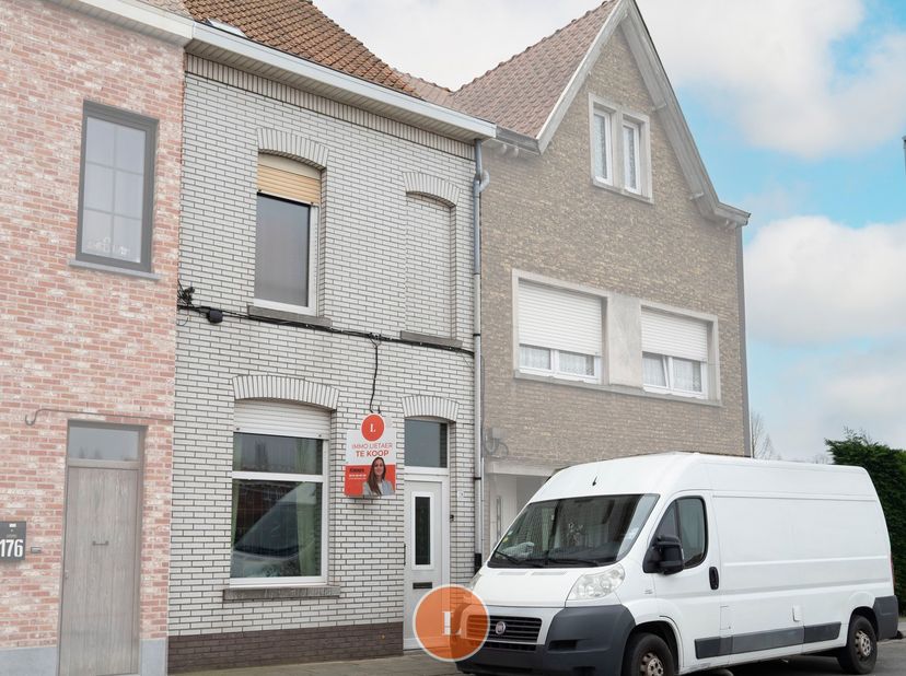 Bent u op zoek naar een renovatieproject met veel potentieel? Deze woning biedt tal van mogelijkheden en is ideaal voor wie zelf de handen uit de mouw