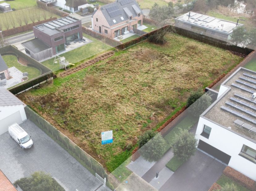 Nabij het Sterrebos in Rumbeke vinden we dit ruim perceel van 1923m², bestemd voor villabouw.&lt;br /&gt;
De bouwgrond is zéér rustig en discreet gelegen in