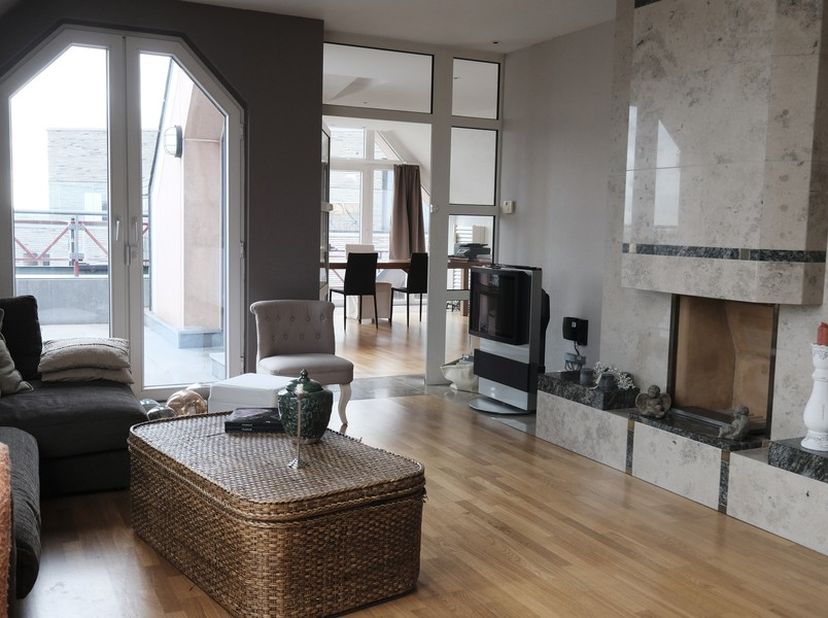 PENTHOUSE GELEGEN OP HET BRUISENDE DUSARTPLEIN MET 2 SLAAPKAMERS EN EEN DUBBELE GARAGE.&lt;br /&gt;
Dit luxueus uitgeruste appartement kan je terugvinden in