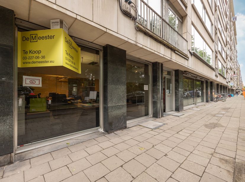 Aan het Stadspark, goed bereikbaar en centraal gelegen kantoorruimte op het gelijkvloers, onderverdeeld in moduleerbare separate kantoorruimtes.&lt;br /&gt;