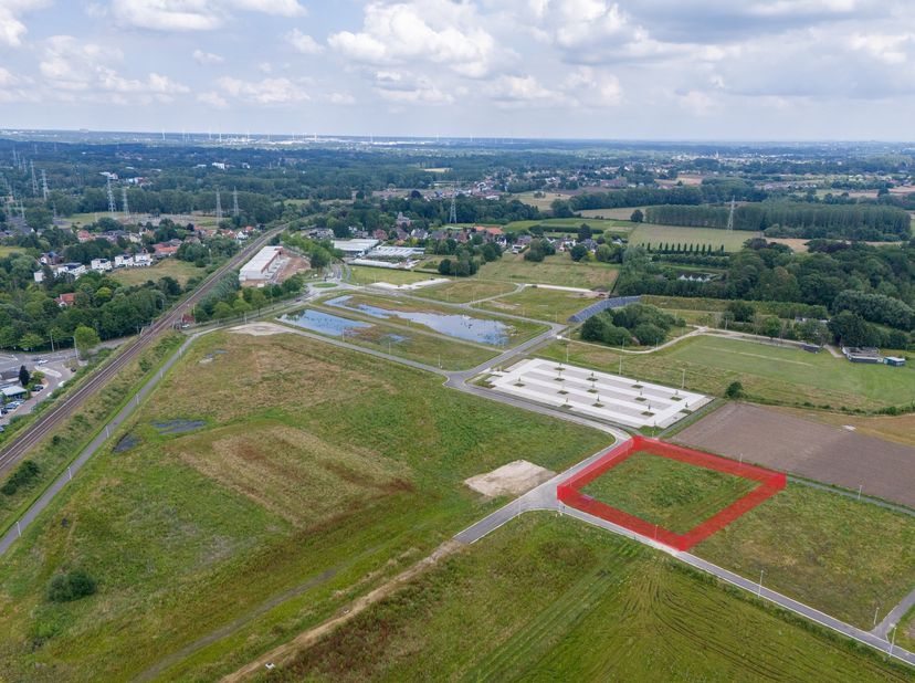 Bedrijfsgrond LOT 2 betreft een bouwperceel van 24a96ca. Dit lot is gelegen in het KMO-project &#039;Pietelpark&#039;.&lt;br /&gt;
De afmetingen van het perceel: zie