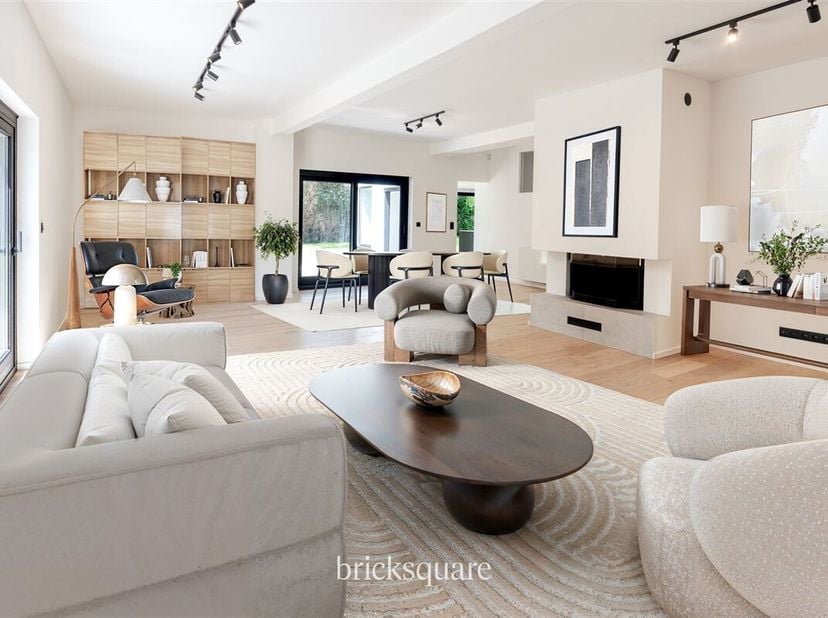 Découvrez cette superbe maison à Drogenbos, à la limite de Linkebeek, où confort et modernité se rencontrent sur une vaste superficie de 396 m² (surfa