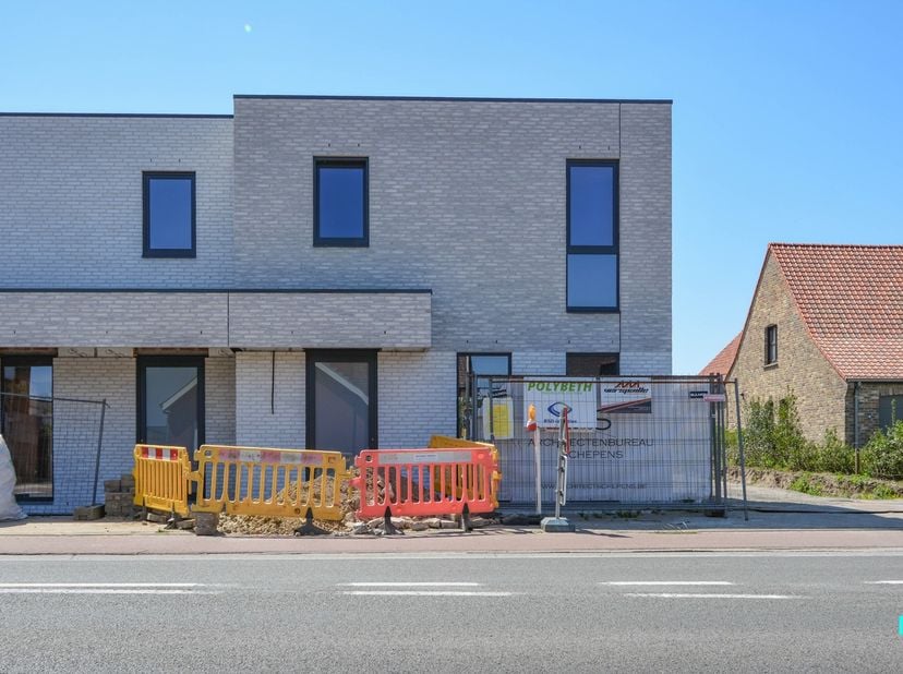 Op deze kleinschalige nieuwe verkaveling zijn momenteel drie nieuwbouw woningen in opbouw met zuid georiënteerde tuin en carport. Het betreft hier een
