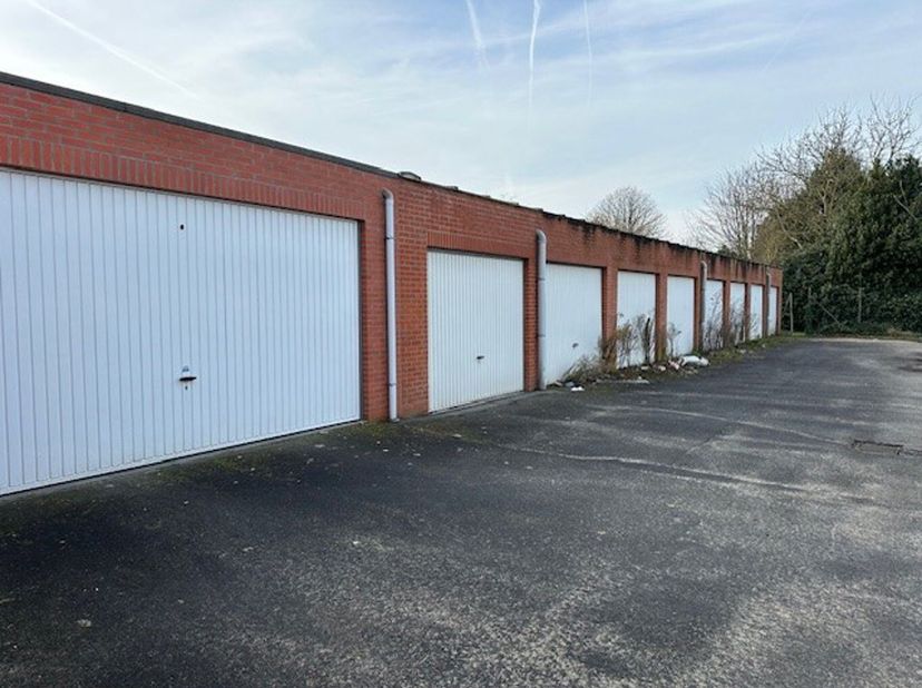 Garage à vendre
                    à 2870 Ruisbroek