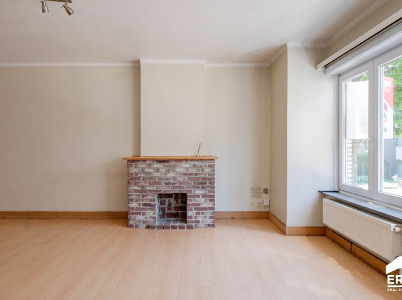 Dit appartement is gelegen op de 1ste verdieping en heeft een bruikbare vloeroppervlakte (volgens opgave EPC) van 85m², gelegen op enkele minuten van