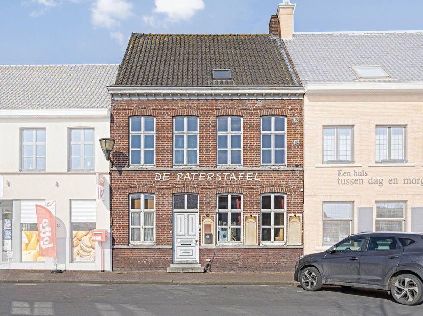 À vendre: Charmante propriété d&#039;accueil avec potentiel et jardin sur le marché à Watou&lt;br /&gt;
Situé au charmant Watouplein 14, nous proposons cette aut