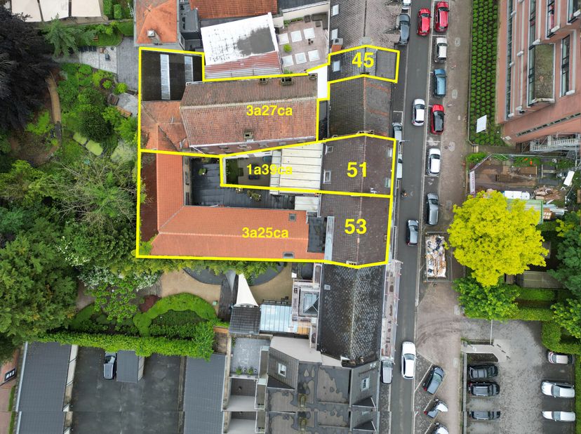 Ce projet d&#039;investissement (surface de 469 m2 ) comprend deux entités :&lt;br /&gt;
Gasthuisstr. 45 : au rez-de-chaussée, une entrée vers le garage couvert