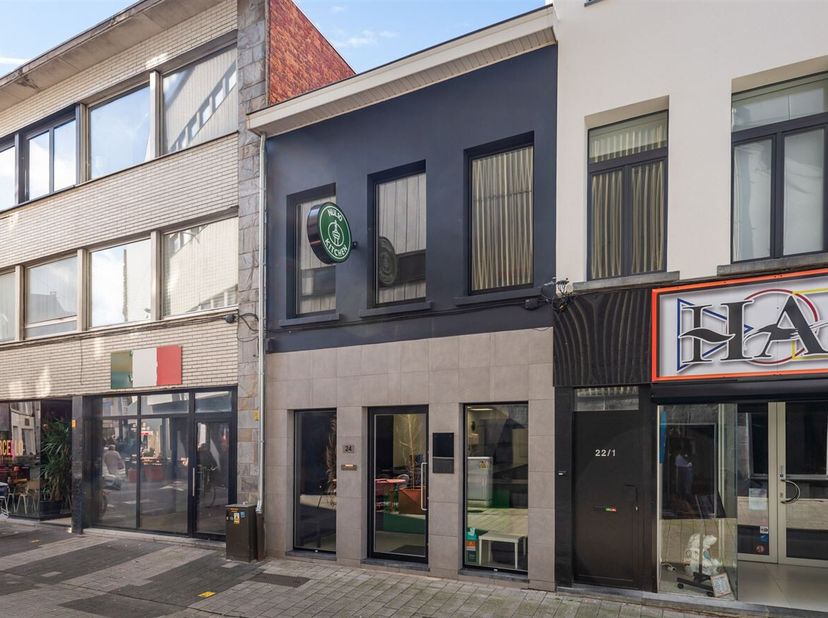 Bien professionnel à vendre
                    à 2800 Mechelen