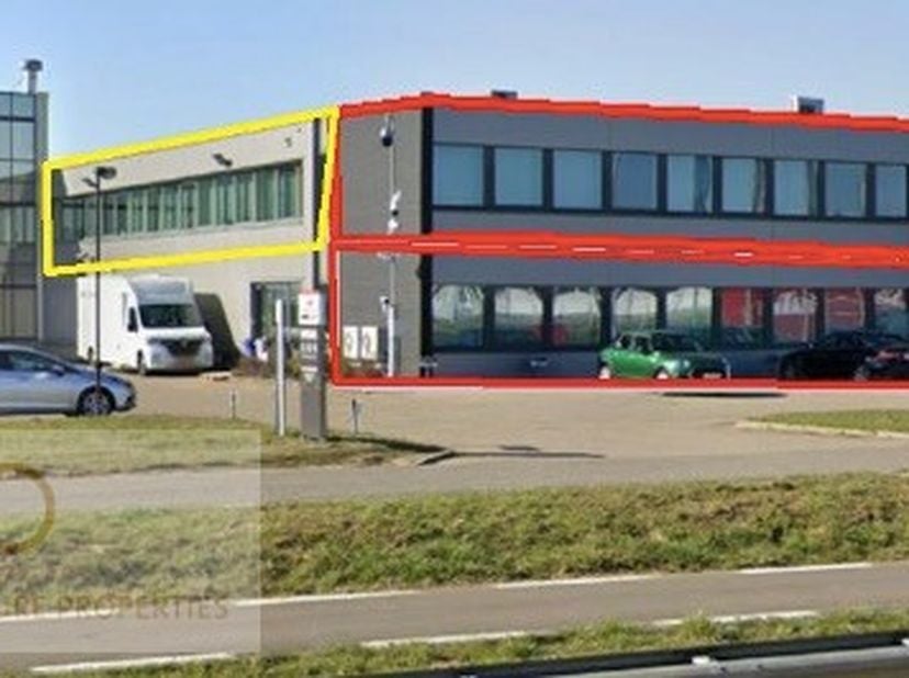 Vous êtes à la recherche d&#039;un espace de bureau compact mais élégant pour votre entreprise ?&lt;br /&gt;
Nous vous présentons des bureaux rénovés de 250 m²,