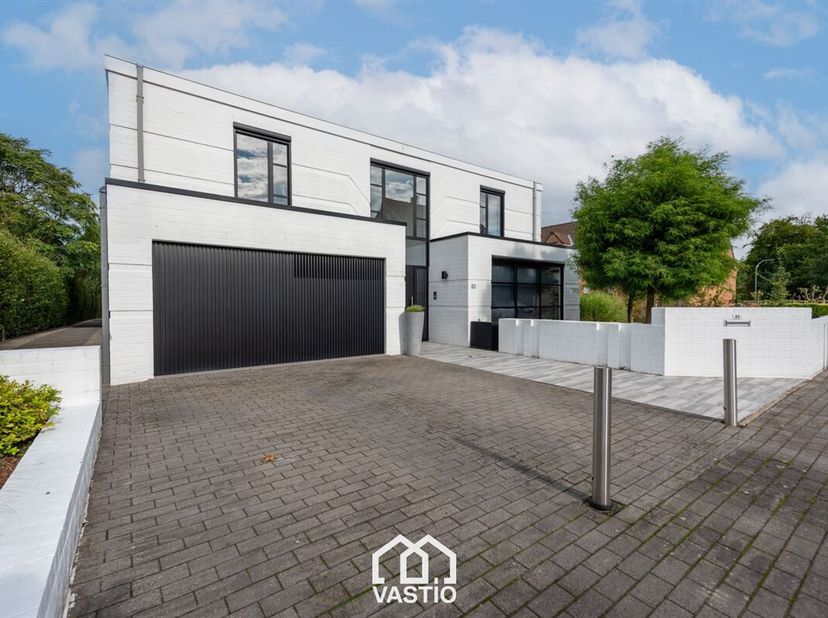 Située dans une rue calme de Zulte, cette maison lumineuse offre espace et confort.&lt;br /&gt;
En 2018, tout le rez-de-chaussée a été rénové, y compris la