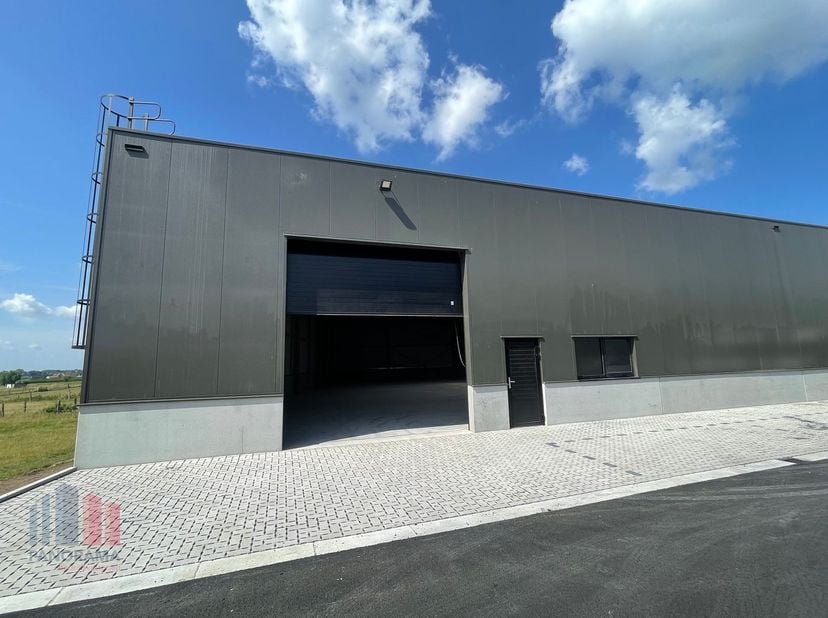 Deze nieuwe KMO-unit van +/- 144 m² maakt deel uit van het nieuwbouw state-of-the-art bedrijvenpark &#039;&#039;MG PARK ARSELA&#039;&#039; bestaande uit 12 KMO-units. &lt;br