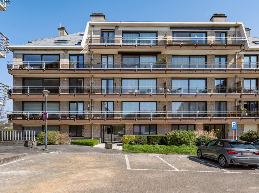Op zoek naar een instapklaar appartement op een topligging? Ontdek dit volledig gerenoveerde, ruime appartement in het hart van Meise!Gelegen op wande