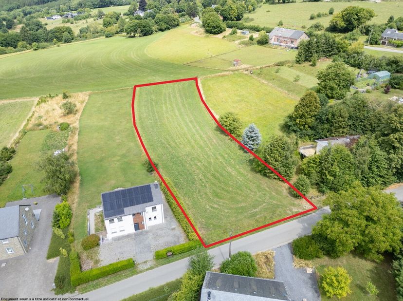 ERA B-LUX heeft het genoegen u dit prachtige bouwperceel van 2.330 m² aan te bieden, gelegen in het charmante dorp Cielle.Dit vlakke perceel geniet va