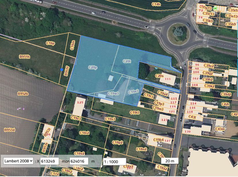 Terrain à vendre le long de l&#039;axiale Boraine&lt;br /&gt;
En partie en zone rouge et en partie en zone verte.&lt;br /&gt;
Ce terrain offre plusieurs possibilités d