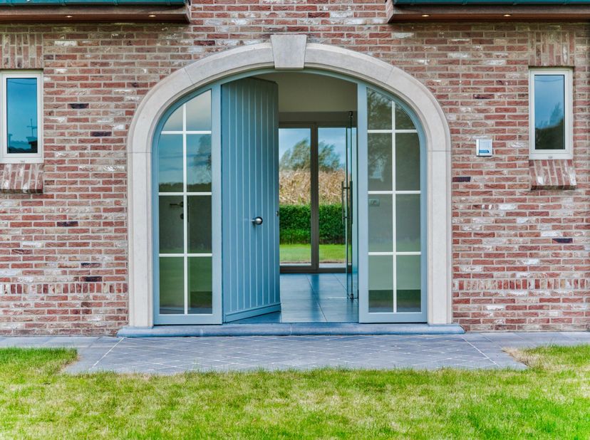 Villa avec 4 chambres, 2 salles de bains et jardin orienté au sud à Beveren (Roeselare).&lt;br /&gt;
La maison a la disposition suivante:&lt;br /&gt;
- Hall d&#039;ent