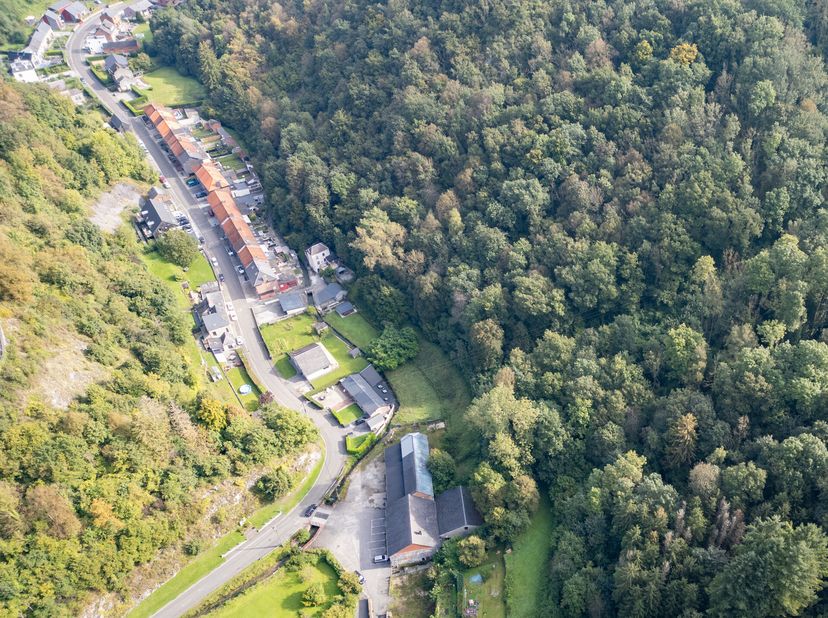 Découvrez ce magnifique terrain à bâtir, idéalement situé à Leffe (Dinant), dans un cadre calme et boisé.&lt;br /&gt;
Cette opportunité s&#039;offre un environne