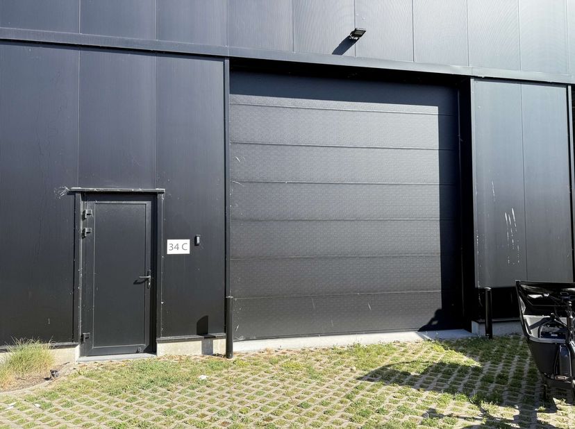 Op een uiterst toegankelijke locatie in Wilsele, nabij Leuven, bieden wij deze ruime loods van ongeveer 152 m² te huur aan. &lt;br /&gt;
Deze ruimte is bijz