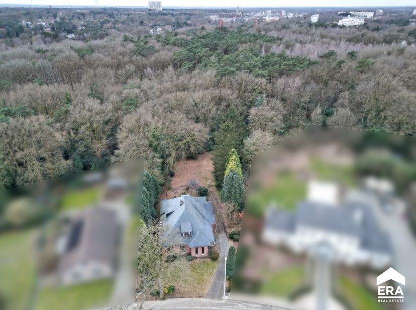 Deze karaktervolle, te renoveren villa met 4 slaapkamers en een bewoonbare oppervlakte van 269m² is rustig gelegen op een mooi zuidwestelijk gericht p
