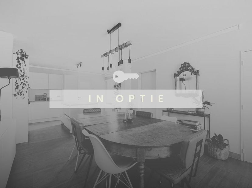 Ontdek dit praktisch gelegen appartement in Mechelen, perfect voor wie op zoek is naar een comfortabele en goed bereikbare woonplek. Bij het binnenkom