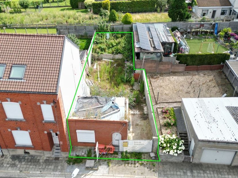 VERGUND PROJECT VAN  EENGEZINSWONING IN HET LANDELIJKE ATTENHOVEN&lt;br /&gt;
We vinden dit volledig te renoveren pand terug in het gezellige Attenhoven, ee