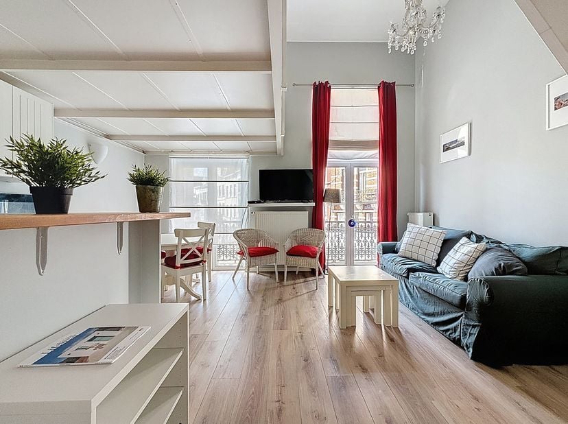 CEE/AMBIORIX - Ideaal gelegen in de Europese wijk, gemeubileerd appartement van ± 50 m² met een woon/eetkamer met super ingerichte open keuken, twee a