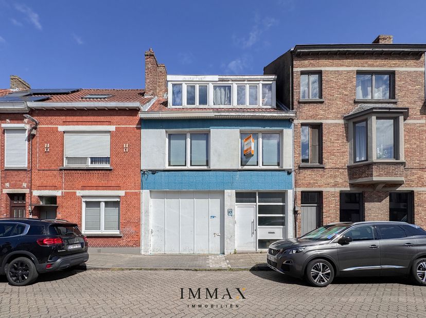 Te renoveren woning met grote garage, opslagruimte en zonnige tuin nabij het centrum van Brugge&lt;br /&gt;
Op een steenworp van het historische centrum van