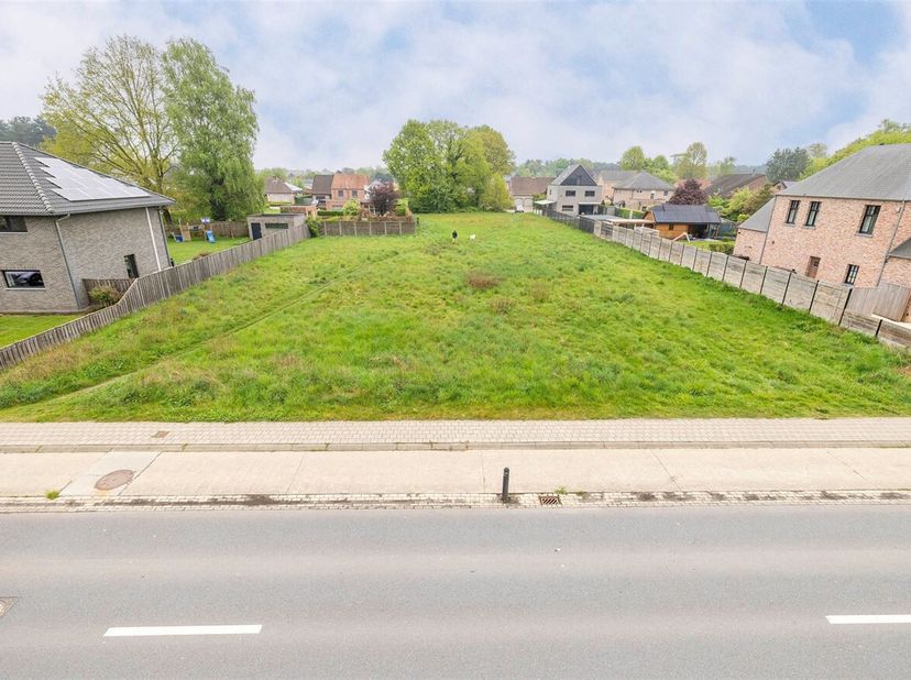Bouwgrond voor HOB op een perceel van 567m²&lt;br /&gt;
Ligging: Zeer centraal gelegen, nabij het centrum van Achter Olen met alle invalswegen en faciliteit
