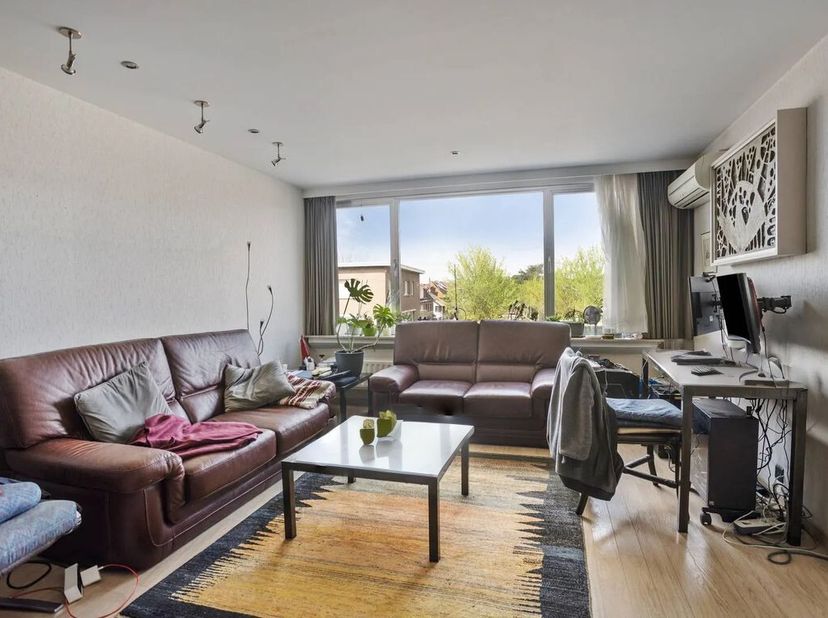 Appartement te koop in Edegem:&lt;br /&gt;
indeling:&lt;br /&gt;
- inkomhal&lt;br /&gt;
- woonkamer met ingemaakte kasten&lt;br /&gt;
- keuken&lt;br /&gt;
- terras vooraan (ca. 2m²