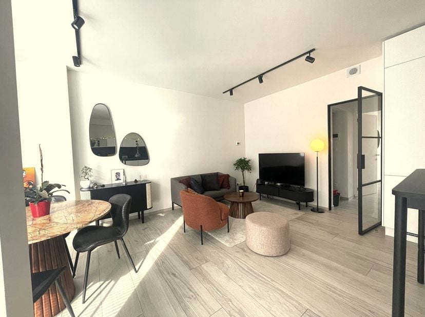 Idéalement situé à Ixelles, à quelques pas de la Place Stéphanie, cet appartement meublé d&#039;une chambre  d&#039;une superficie de 60 m² est une véritable tr
