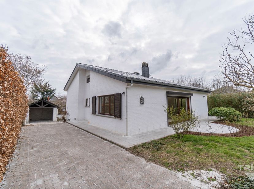 TRIOR Rixensart vous propose, idéalement située à Limelette, dans une petite ruelle à 3&#039; de Rixensart et des facilités, cette charmante maison de 190m