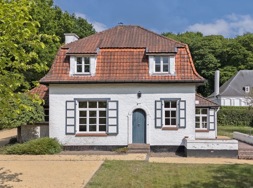 BEL Olivier op nummer +32 475 33 02 46 voor meer informatie of om een bezoek te plannen!&lt;br /&gt;
&lt;br /&gt;
Ontdek deze warme en karaktervolle open bebouwin