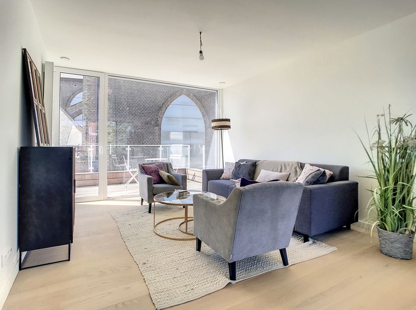 Appartement neuf unique avec terrasses au quatrième étage de la Hoogstraat à Boom à vendre.&lt;br /&gt;
Disposition:&lt;br /&gt;
- grand salon ouvert avec de gran