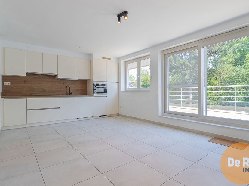 KIJKDAG ZATERDAG 16 AUGUSTUS VANAF 14u (OP AFSPRAAK)&lt;br /&gt;
HOFSTADE- INSTAPKLAAR APPARTEMENT MET 2 KAMERS, GROOT TERRAS EN GARAGE&lt;br /&gt;
Dit appartemen