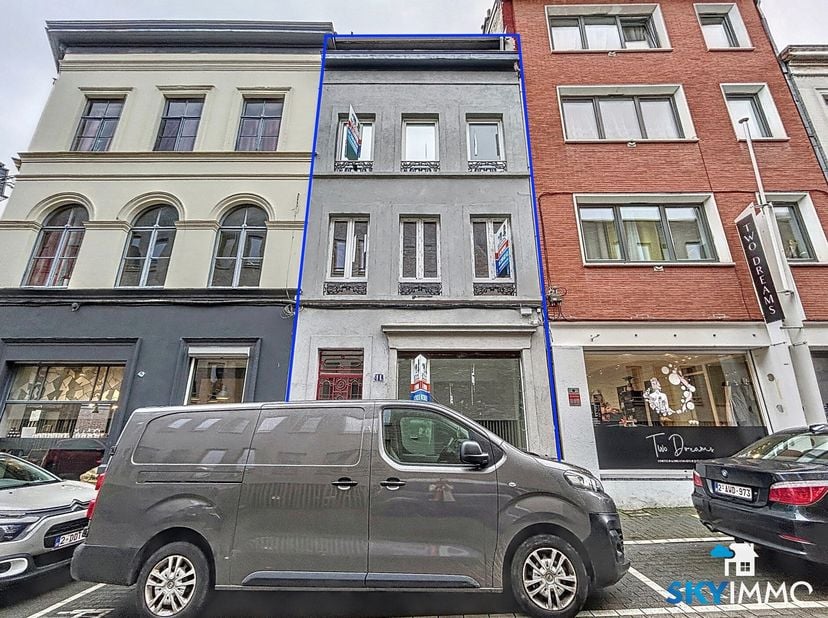 L&#039;agence  SKYIMMO vous propose cet immeuble de rapport comprenant 3 unités dont un rez-de-chaussée commercial et 2 appartements situés sur  Verviers q