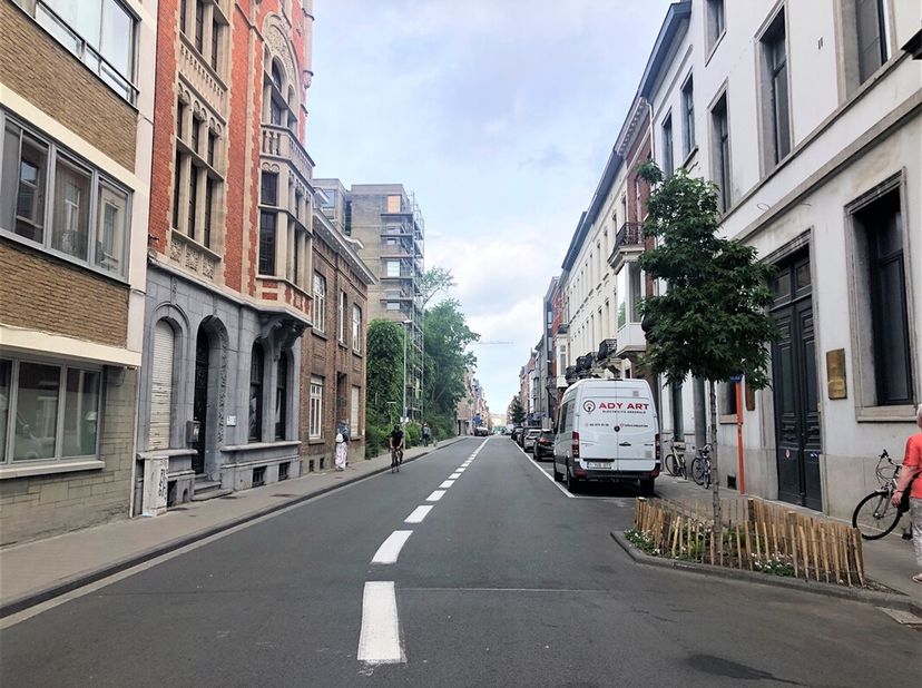 Ce parking est situé dans le centre de Louvain, plus précisément dans la Maria-Theresiastraat 14, parking 19. Le prix est de 110 euros/mois et doit êt