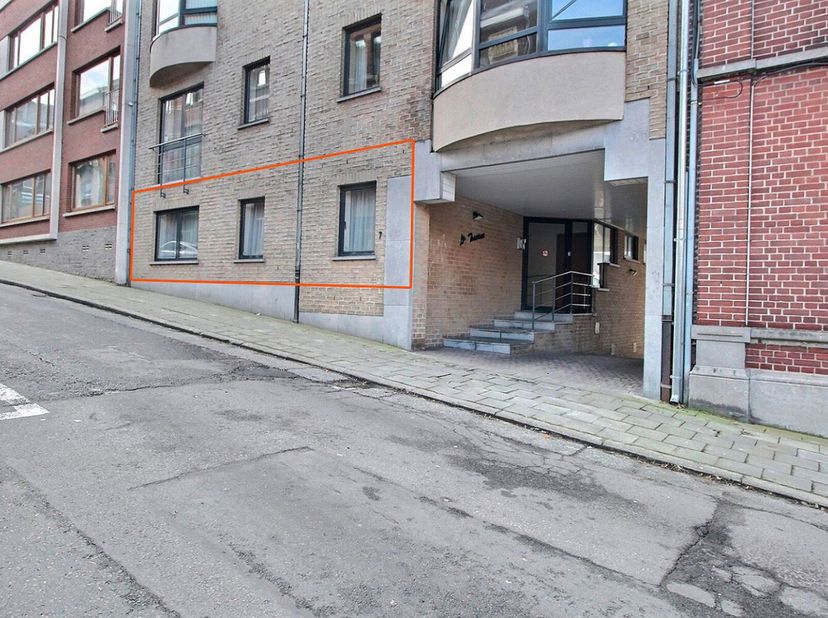 Informatie en bezoeken: Neem contact op met Franklin - 0477 65 51 08 - franklin@bytheway.be. Gelegen op 200m van het station van Nijvel, biedt By the