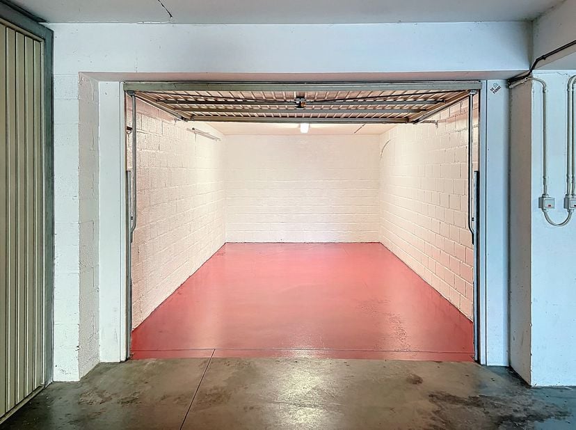 Situé dans le Dynastielaan 21 à La Panne, à proximité de la réserve naturelle, ce garage souterrain à vendre se trouve dans la résidence Zeegalm.&lt;br /