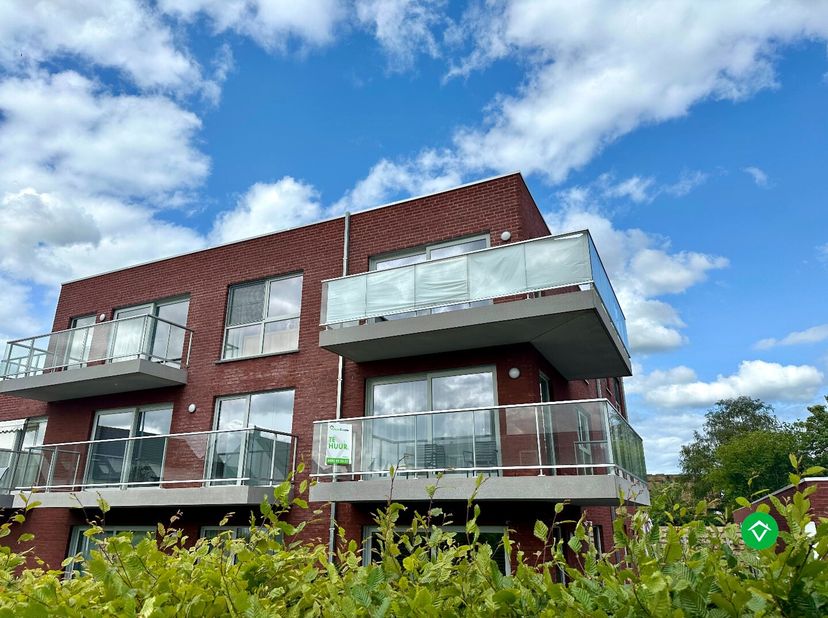 Dit recent appartement bevindt zich op de eerste verdieping van een kleinschalige residentie en is vlot bereikbaar via de lift.&lt;br /&gt;
Indeling: inkomh