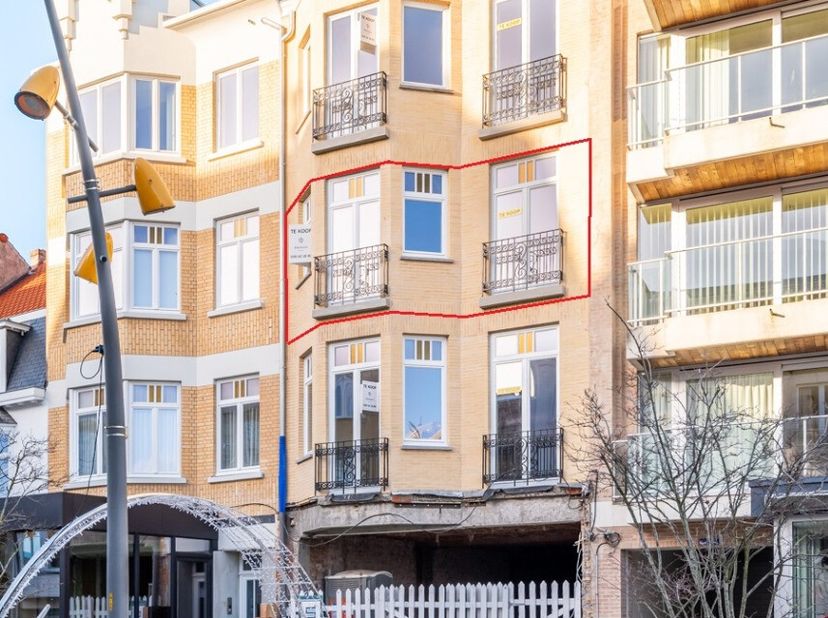De Panne: Luxueus appartement met uniek uitzicht op de Markt! Bent u op zoek naar een exclusief en luxueus appartement in het centrum van De Panne? Di