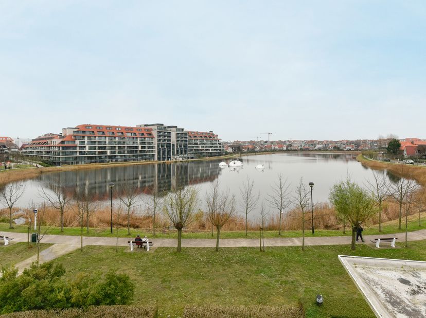 Gemeubeld dakappartement met prachtig uitzicht over het Zegemeer&lt;br /&gt;
Dit uitstekend gelegen 2-slaapkamerappartement bevindt zich in een kleinschalig