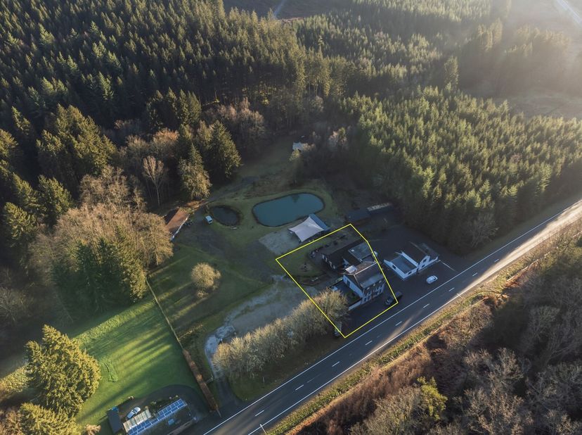 Lagence Antoine Immobilier de Stavelot vous présente en exclusivité cette opportunité exceptionnelle dacquérir un ensemble immobilier à seulement 300