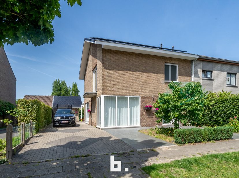 Algemeen bezoekmoment op zaterdag 28/06 van 10u tot 12u. Inschrijven kan op bricx.be.&lt;br /&gt;
Deze ruime gerenoveerde halfopen woning bevindt zich op ee