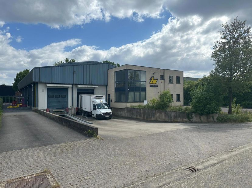 Bien professionnel à vendre
                    à 2960 Sint-Job-in-&#039;t-Goor
