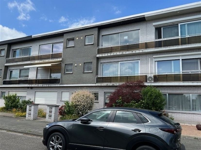 Welkom in dit charmante appartement in Wilrijk met een bewoonbare oppervlakte van 100 m²! &lt;br /&gt;
Bij binnenkomst wordt u verwelkomd in een ruime en li