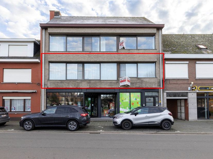 Ruim appartement met 3 slaapkamers in centrum Grobbendonk&lt;br /&gt;
Ligging: Het appartement is gelegen in het hartje van Grobbendonk. Alle faciliteiten (